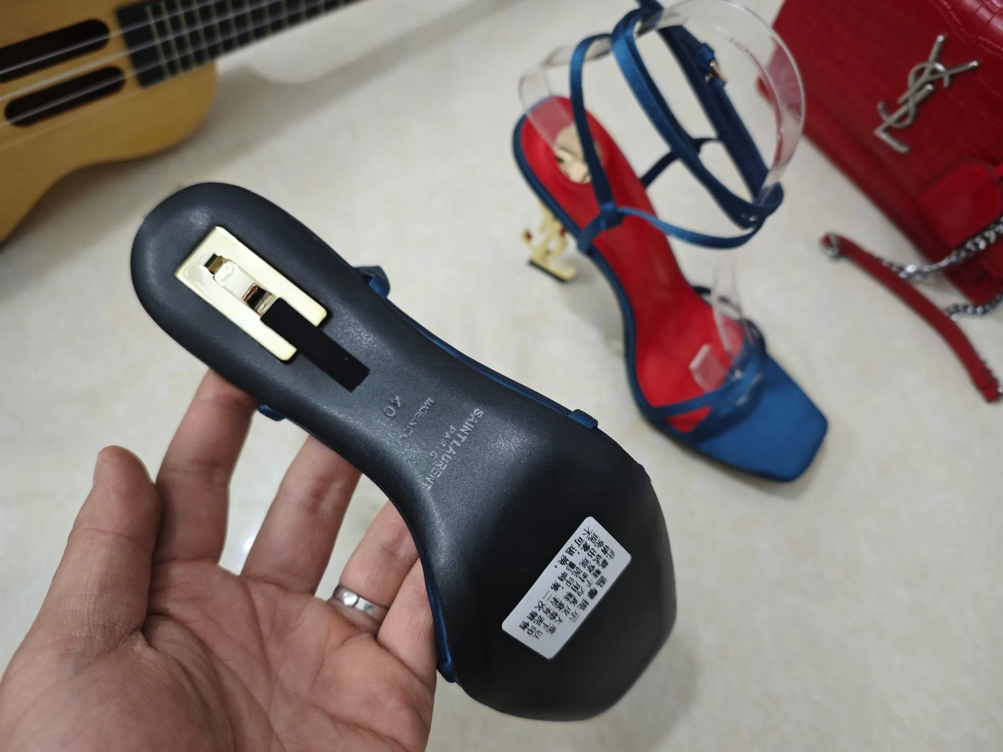 👟👟Ex-factory price 540👟👟【Saint Laurent】Yves Saint Laurent, high-heeled YSL high heels💃2025 early spring counter synchronizes the latest styles, YSL, decoration👠 Classic and high-quality glamorous masterpieces, the hottest autumn and winter series in the counter, with temperament, fashion, classic and attractive design style 😌The effect on the feet is particularly beautiful〰️, the materials are imported from Italy 🇮🇹 calf, imported black sheepskin, lining, and foot pads; sheepskin, stiletto high heels, size 35-41 (34.41.42 must be customized, non-refundable) outsole; imported genuine leather outsole, with full counter packaging